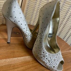 Express Chic Gold Satin Rhinestone Woman’s 6.5 Peep Toe Platform Heels
